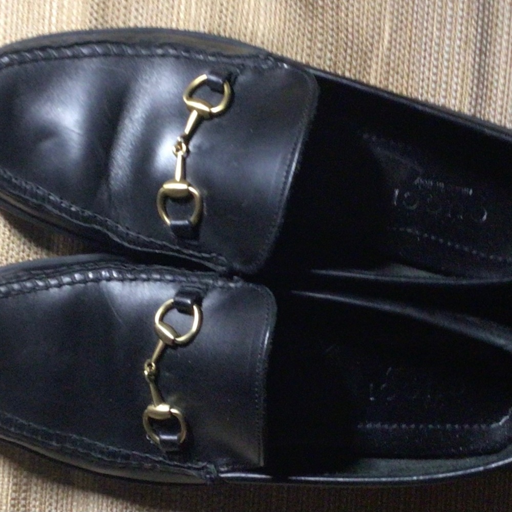 GUCCI Black Horsebit Driving Loafer.     Size 8.5